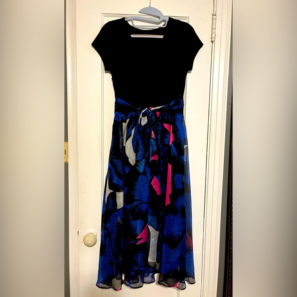 Métisu dress, casual black top with flair, color-filled attached skirt. Size M
